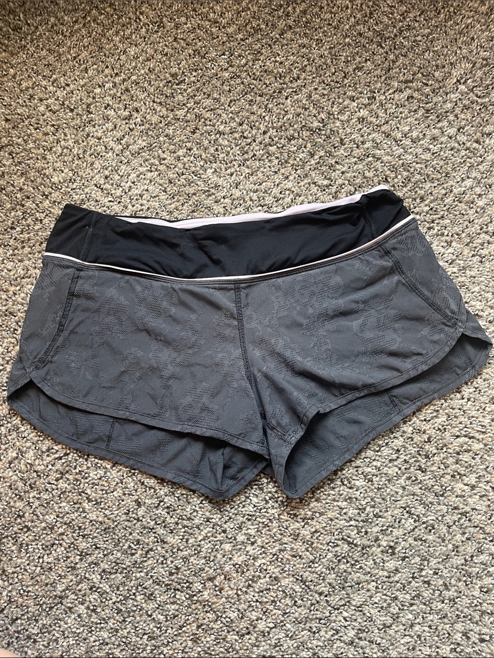 Lululemon Speed Shorts - Jacquard Black / Rose Quartz; Size 6